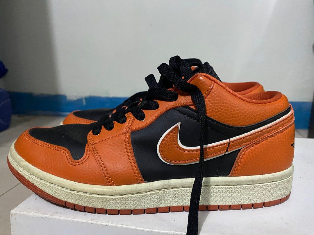 Air Jordan 1 Low SE (Category: Sneakers) located in Makati City. Submitted by jahjahmaemae (Listing ID 1340763779, Image 1). Description: .