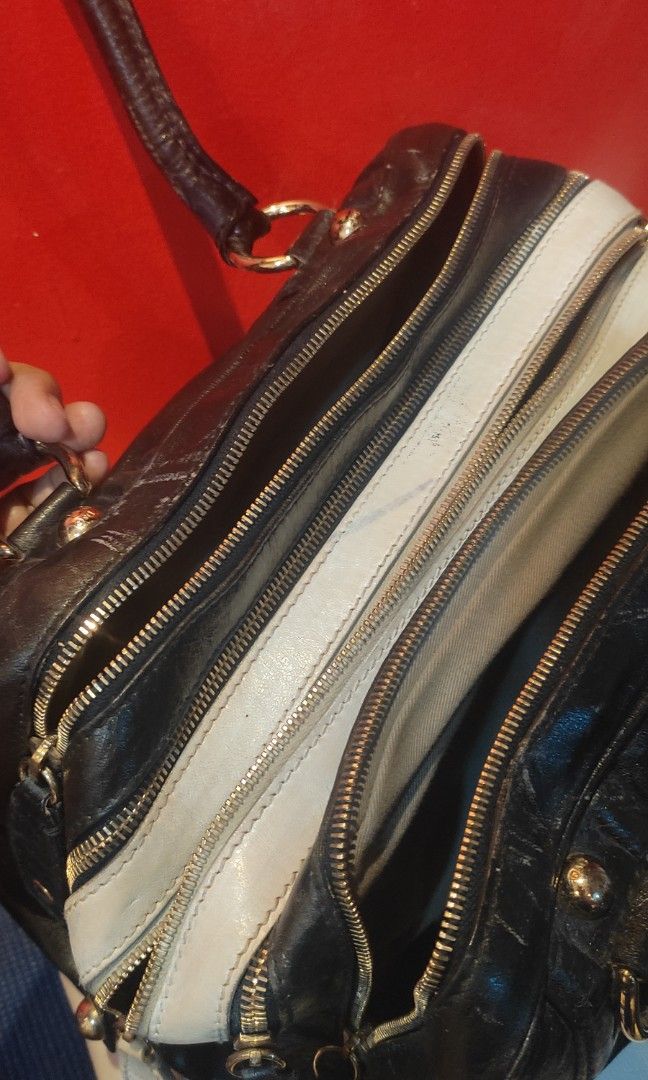 Authentic Dolce & Gabbana "Bag Lily" (Category: Luxury Bags & Wallets) located in Las Pinas. Submitted by lawki_stuff (Listing ID 1340679797, Image 2). Description: 👉Very rare & limited edition D&G LILY Bag high quality & exclusive design 👉Authentic 💯 leather 👉Divided into 3 compartment with 4 zipper pull 👉Gold studs at the bottom 👉Inside zipper pocket 👉Interior is clean & no visible spots 👉The only issue is the handle with stain or scrat