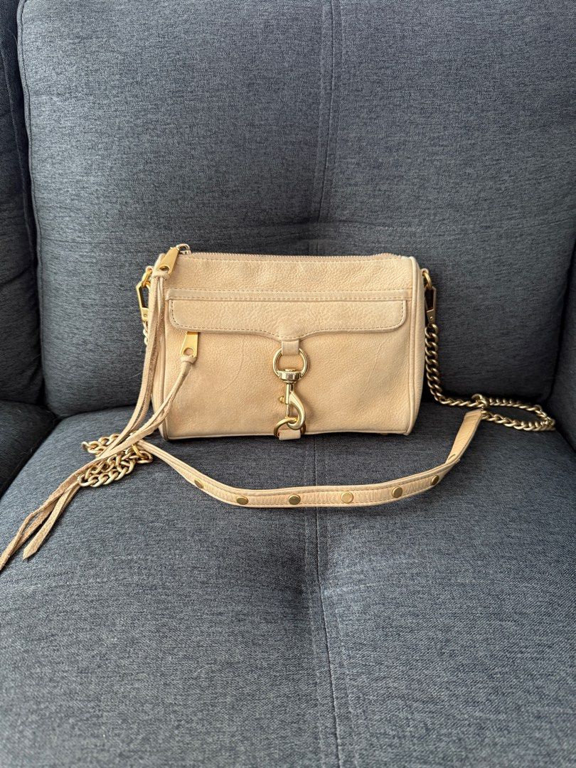 Authentic Rebecca Minkoff Mini Mac Crossbody Bag (Category: Luxury Bags & Wallets) located in Pasig City. Submitted by mipreluxe2 (Listing ID 1340749160, Image 1). Description: Authentic Rebecca Minkoff Mini Mac Crossbody Bag In good used condition Guaranteed authentic 💯 Normal signs of usage, refer to the photos Message me if you want additional photos. 📍Kindly manage your expectations. No inclusions BDO, BPI, Gcash Grab, Lalamove, LBC (cop/co