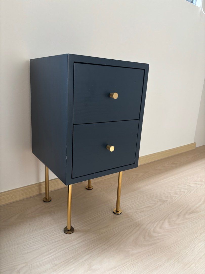 Bedside Table (Category: TV Consoles) located in Singapore. Submitted by jasminecxj (Listing ID 1340744129, Image 2). Description: Selling bedside table. 63(h)x33(w) .