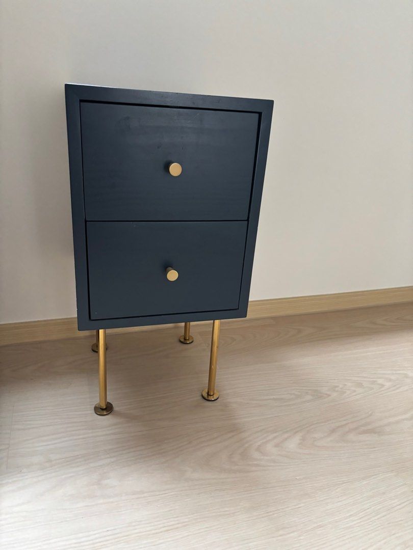 Bedside Table (Category: TV Consoles) located in Singapore. Submitted by jasminecxj (Listing ID 1340744129, Image 1). Description: Selling bedside table. 63(h)x33(w) .