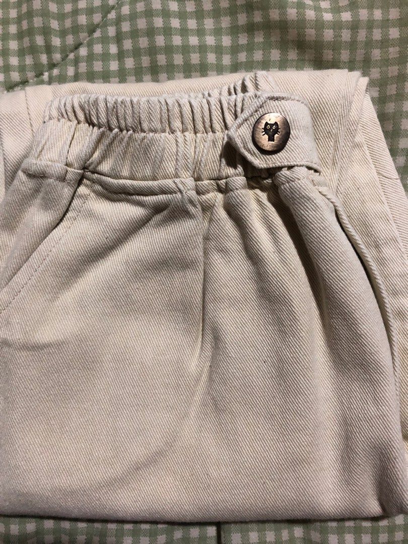 Beige / off white light weight straight jeans (Category: Jeans) located in Calamba. Submitted by 385.23 (Listing ID 1340706916, Image 1). Description: RFS: gained weight/decluttering NO WWs Price slightly nego. DM for offers. .