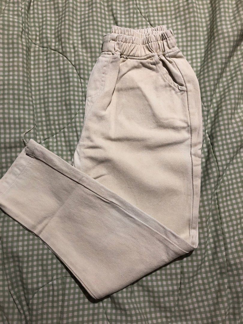 Beige / off white light weight straight jeans (Category: Jeans) located in Calamba. Submitted by 385.23 (Listing ID 1340706916, Image 3). Description: RFS: gained weight/decluttering NO WWs Price slightly nego. DM for offers. .