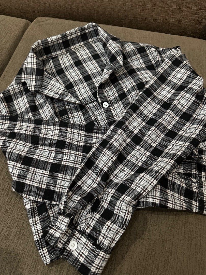 Checkered Plaid Longsleeve Polo Crop Top (Category: Longsleeves) located in Marikina City. Submitted by lvshrt (Listing ID 1340778846, Image 1). Description: mop: gcash mod: grab/lalamove.