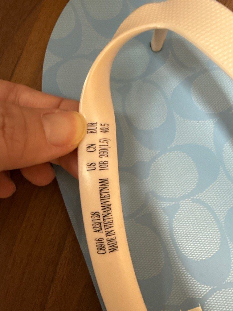 Coach Slippers (Category: Flipflops and Slides) located in Singapore. Submitted by skxmart (Listing ID 1340833708, Image 2). Description: Bought from US coach outlet 1 pair for $30.