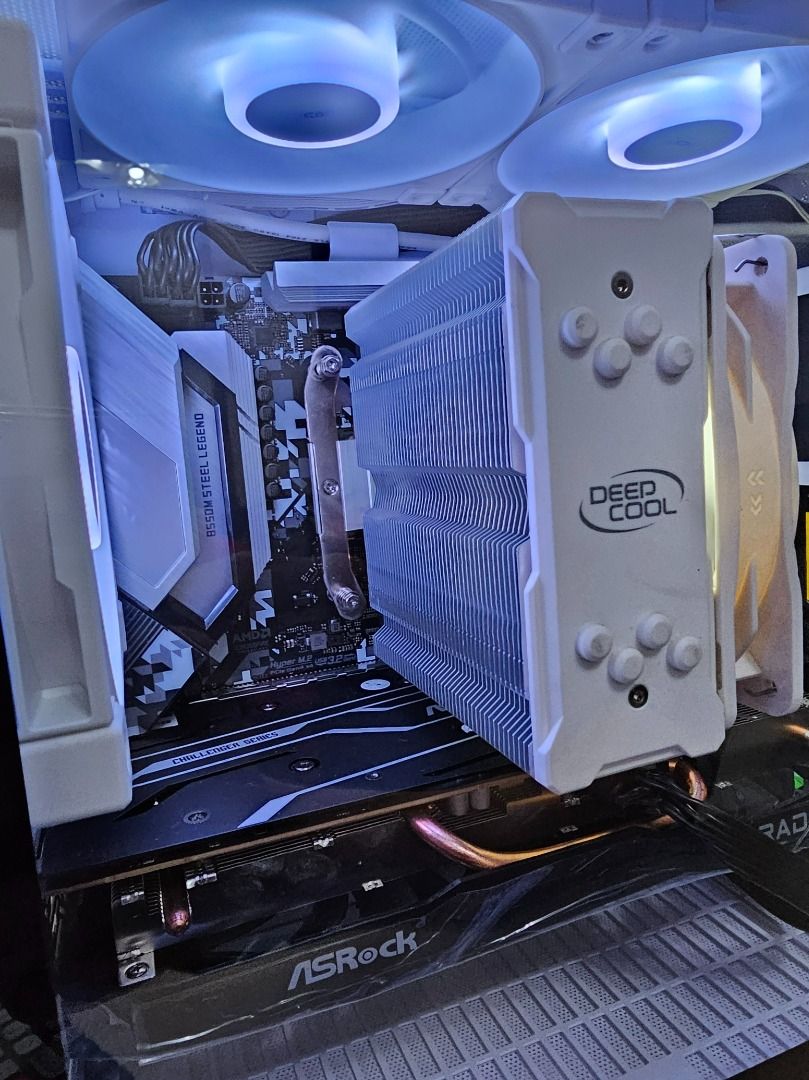 Deepcool GAMMAXX 400 White CPU Tower Cooler (Category: Desktops) located in Mandaluyong City. Submitted by coffeebara (Listing ID 1340732746, Image 3). Description: Please read before asking any questions Item specs and details: https://www.deepcool.com/products/Cooling/cpuaircoolers/Gammaxx-400-White-CPU-Cooler/2021/170.shtml * A very solid after-market Tower Cooler for low-to-mid budget PC build * Aesthetically pleasing, especially with an all-