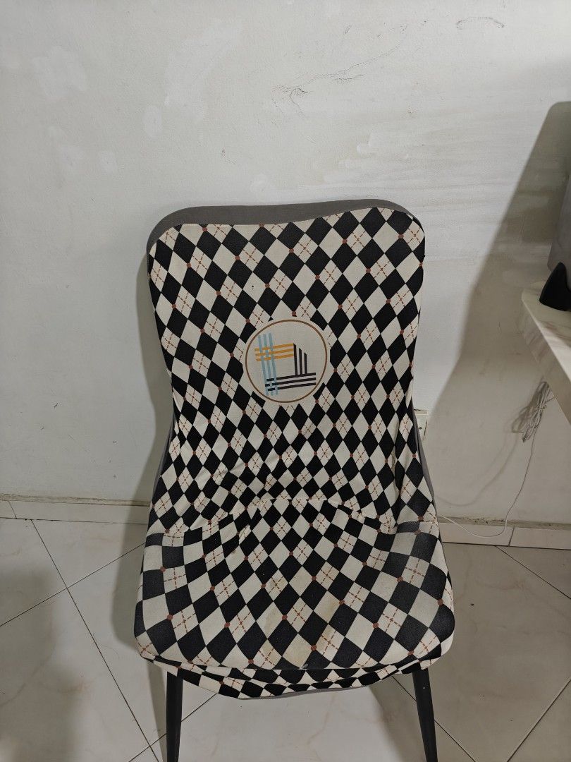 Dining Table (Category: Other Kitchenware & Tableware) located in Singapore. Submitted by xx.xx. (Listing ID 1340701273, Image 2). Description: table 160x90cm with 6 chairs delivery fees at own cost.