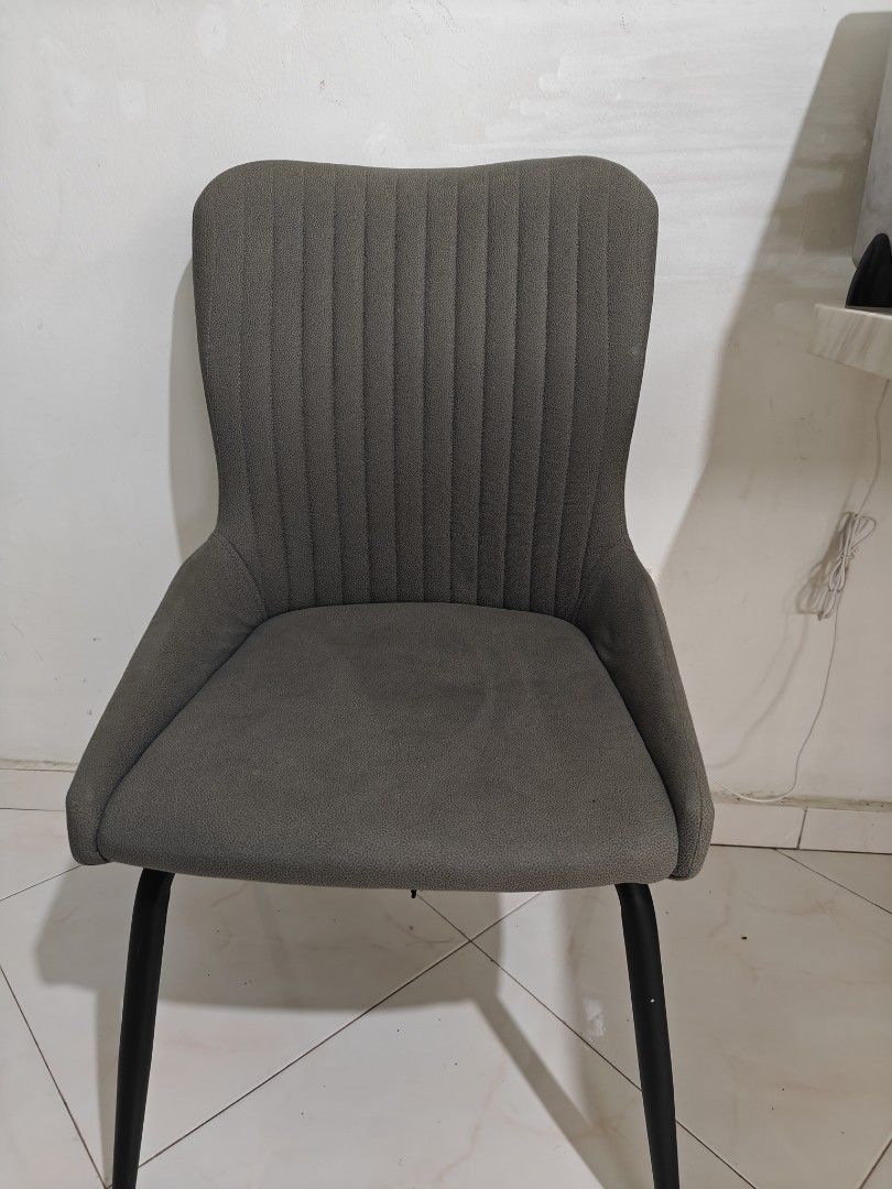 Dining Table (Category: Other Kitchenware & Tableware) located in Singapore. Submitted by xx.xx. (Listing ID 1340701273, Image 3). Description: table 160x90cm with 6 chairs delivery fees at own cost.