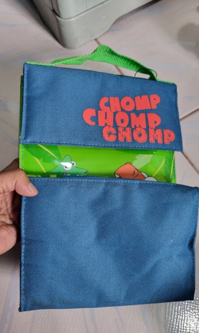 Dinosaur Insulated Lunch Bag (Category: Other Babies Going Out Needs) located in Quezon City. Submitted by leafgo.ph (Listing ID 1340698731, Image 3). Description: - no issues - may pangalan sa hawakan.