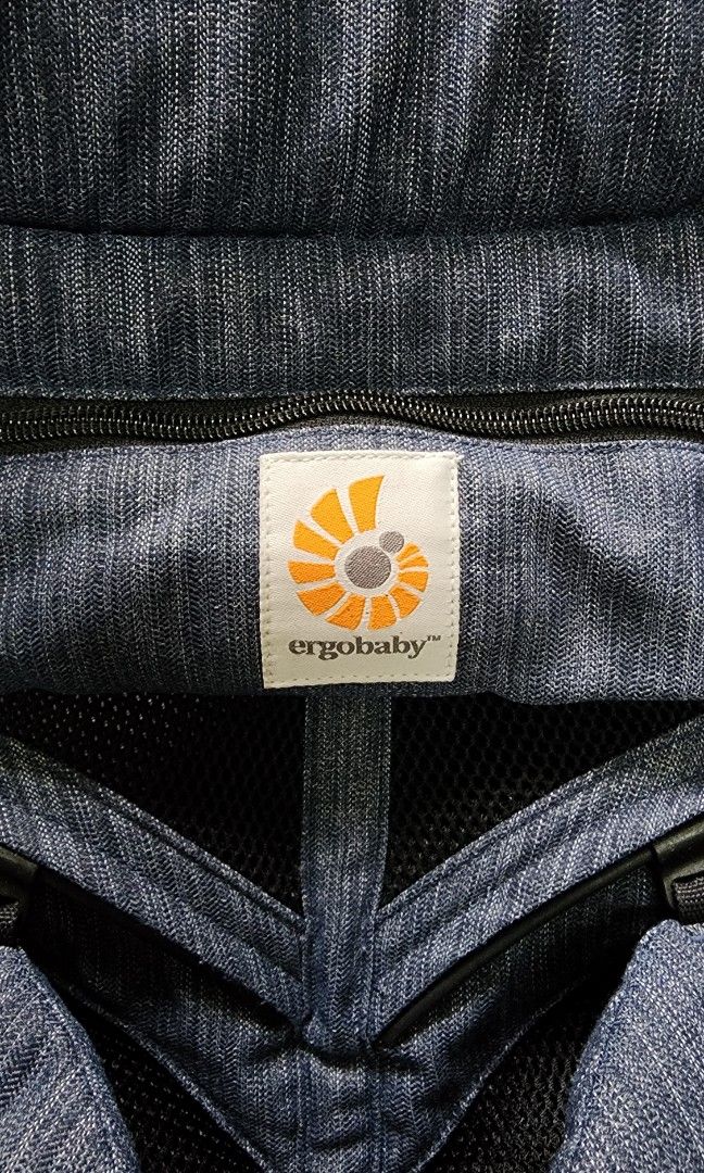 Ergobaby 360 Omni weave (Category: Carriers & Slings) located in San Pedro. Submitted by angela.reyes26 (Listing ID 1340732375, Image 2). Description: Ergobaby 360 Omni weave Lightly used lang po. Wala flaws or sira. May signs of use pero hindi naman noticeable Washed na po. RFS:Ayaw na ni baby sa carrier, mas gusto niya sa stroller..