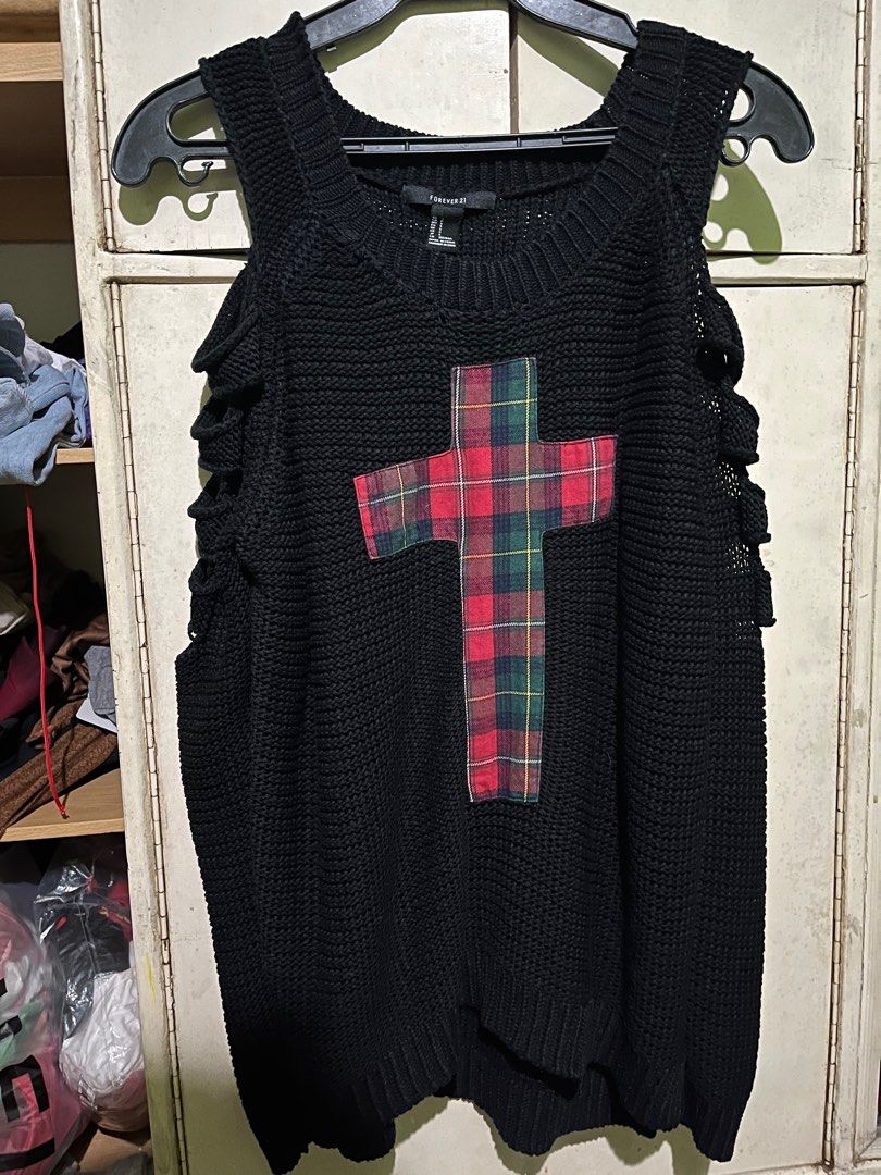 Forever 21 Punk Gingham Cross Cut Out Longsleeve (Category: Longsleeves) located in Las Pinas. Submitted by clairdelun3 (Listing ID 1340797203, Image 1). Description: .