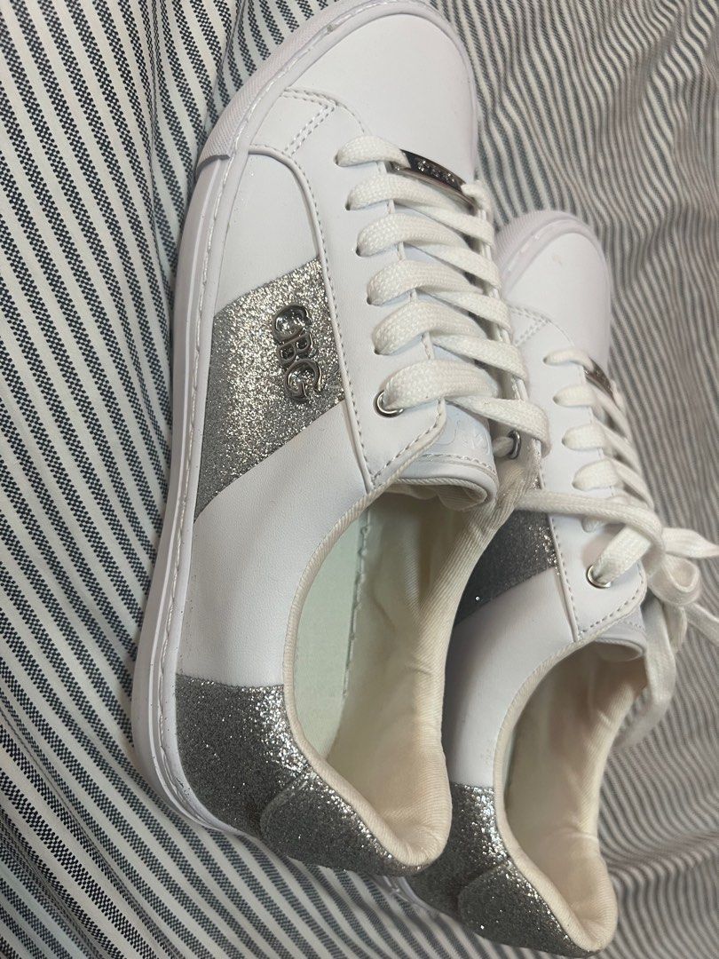 Guess sneakers Bnew in box (Category: Sneakers) located in Muntinlupa City. Submitted by goblinsbrideph (Listing ID 1340731871, Image 1). Description: 7.5 womens Brand new in box.