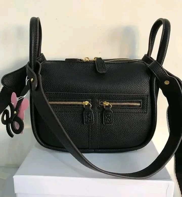 HOLB ZIPPY (Category: Luxury Bags & Wallets) located in Pasig City. Submitted by mgmanila (Listing ID 1340699563, Image 3). Description: H/O/B Zippy Dimensions:20cm x 24cm x 12cm 2,400 📍 Location: Vmapa Sta. Mesa, Manila ✨ Flexible Payment Options: ✔️ Cash on Pickup via LBC ✔️ Cash on Delivery (COD) via LBC & Lalamove Buy for Me Service ✔️ Online Payments: GCash, Maya, or Bank Transfer 🚚 Fast & Reliable Shipping: Same-day delivery via Lalamove,
