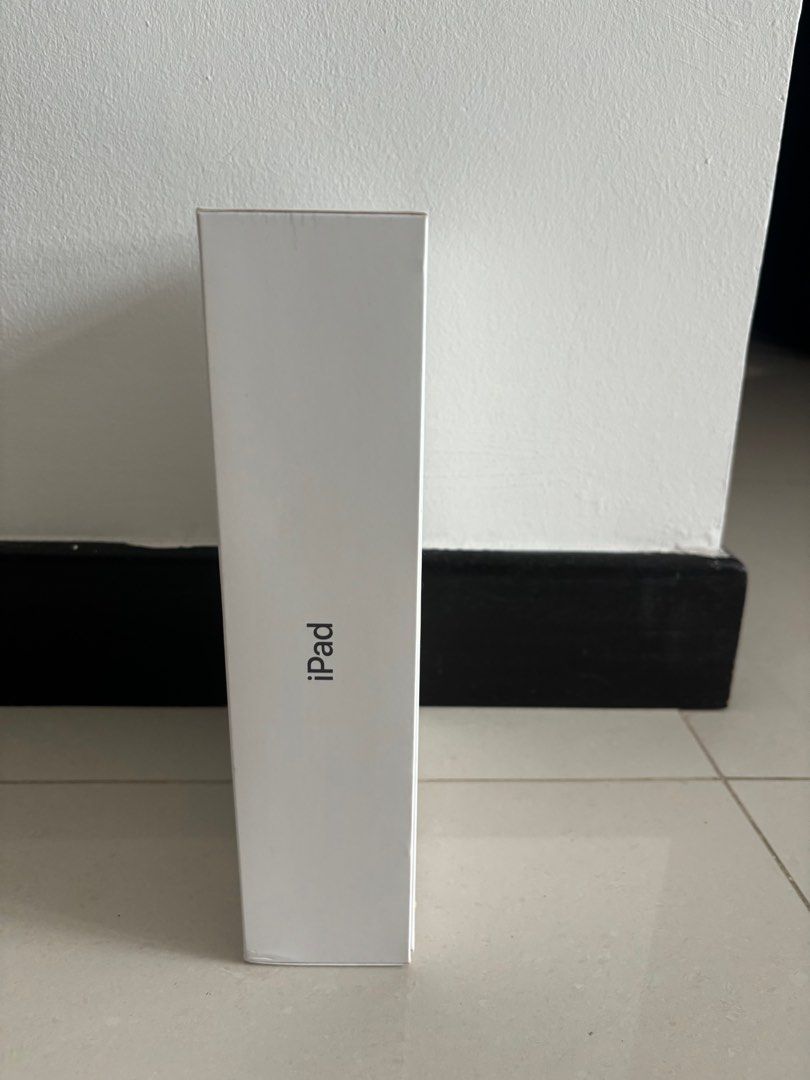 iPad - Empty Box Only (Category: Everything Else) located in Singapore. Submitted by pearlynseah (Listing ID 1340688053, Image 2). Description: Selling box only .