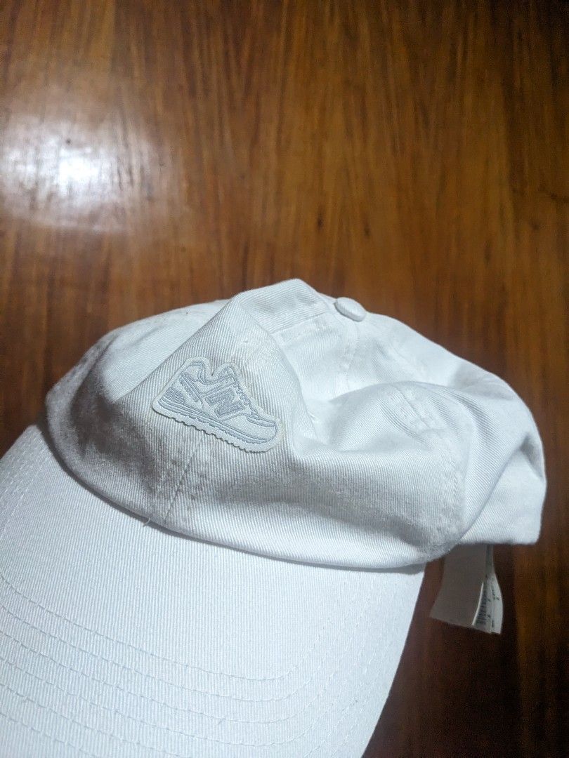 Hoodie and Newbalance Cap (Category: Coats, Jackets and Outerwear) located in Ballesteros. Submitted by lazpaul (Listing ID 1340810898, Image 3). Description: Reefer Hoodie Large New Balance Cap Free M&S Shoal Meet up Tuguegarao/Ilocos Norte or for Shipping.