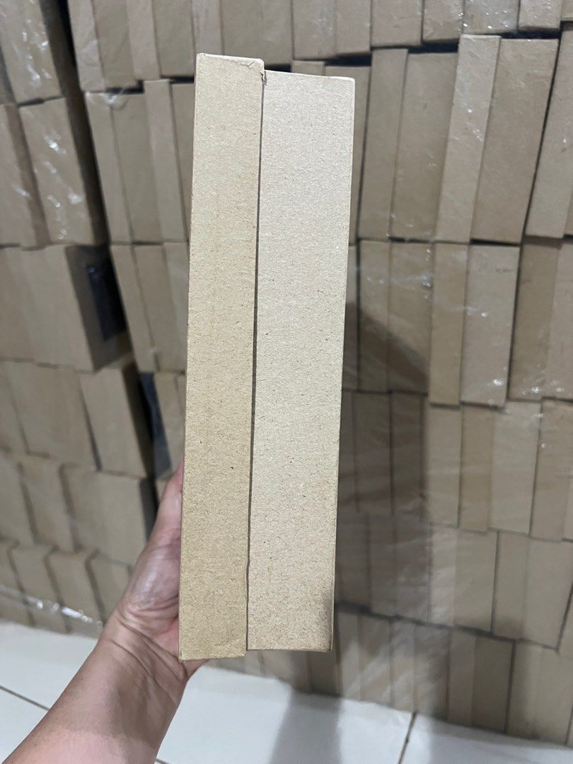 KRAFT Acetate boxes ONHAND (Category: Announcements) located in Muntinlupa City. Submitted by 13gracious (Listing ID 1340757485, Image 2). Description: Kraft box w acetate 225 pcs available Size: 23 cms x 13 x 6cms Perfect for christmas giveaway .