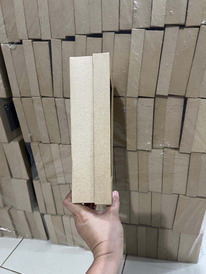 KRAFT Acetate boxes ONHAND (Category: Announcements) located in Muntinlupa City. Submitted by 13gracious (Listing ID 1340757485, Image 3). Description: Kraft box w acetate 225 pcs available Size: 23 cms x 13 x 6cms Perfect for christmas giveaway .