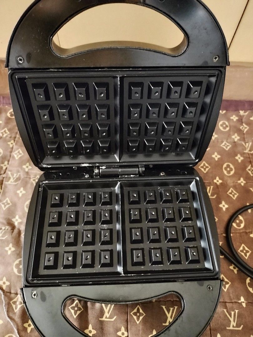 Kyowa waffle maker (Category: Cookers) located in Makati City. Submitted by chamarket.2022 (Listing ID 1340694536, Image 2). Description: kyowa waffle maker. Heating elements are working great. minor issues: screws are rusted and have some scratches on the plate. Refer to the pictures to see the issues..