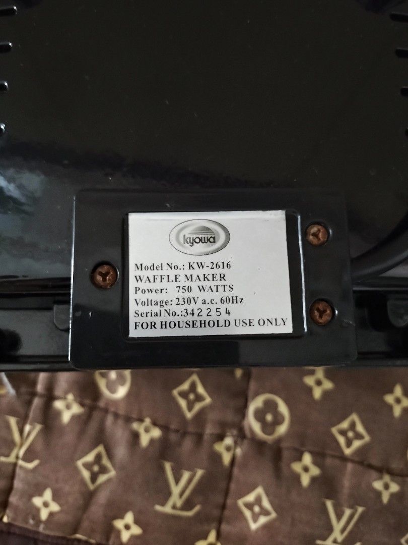 Kyowa waffle maker (Category: Cookers) located in Makati City. Submitted by chamarket.2022 (Listing ID 1340694536, Image 3). Description: kyowa waffle maker. Heating elements are working great. minor issues: screws are rusted and have some scratches on the plate. Refer to the pictures to see the issues..