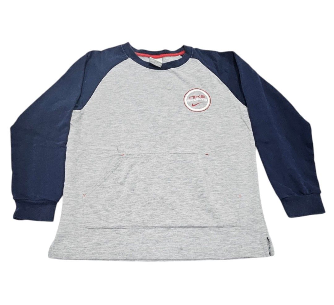 Nike Sweater (Category: Babies & Kids Fashion) located in Paranaque City. Submitted by macadamia31 (Listing ID 1340795582, Image 1). Description: fits 7-10yo height 120-130cm size xs.