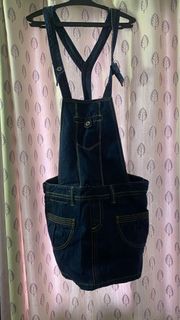 (Category: ) located in . Submitted by Thrifted (Listing ID 1340782349, Image 1). Description: .