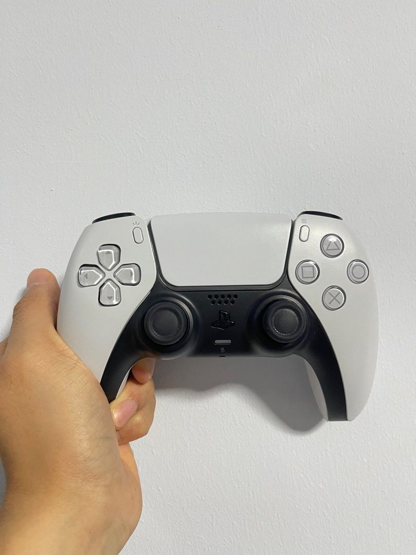 PS5 Controller (Category: Controllers) located in Singapore. Submitted by 6_collect (Listing ID 1340622781, Image 2). Description: 🔥Clean 8.5/10 condition PS5 DualSense Wireless Controller 😭Lightly used as I had 3 controllers, and no friends to play games with🥹🥹🥹 (feel free to ask for more photos!!) .