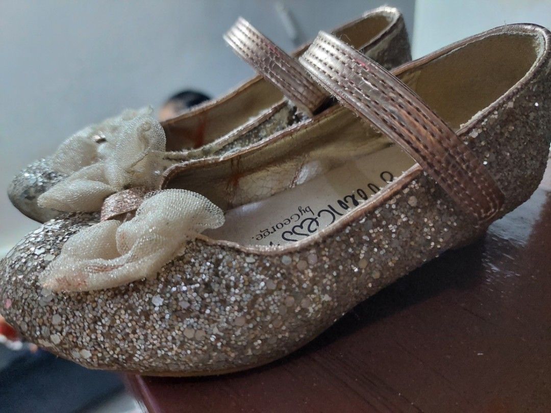 Sparkling Shoes for girls (Category: Babies & Kids Fashion) located in Marikina City. Submitted by annkg (Listing ID 1340715704, Image 2). Description: Sparkling Shoes for girls size: 10/28 18cm in sole Pretty Princess by: George rfs: decluttering.