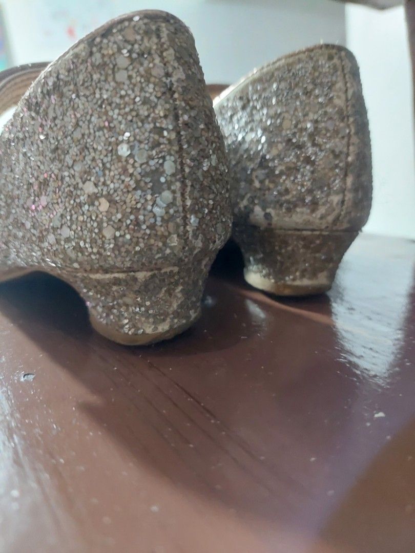 Sparkling Shoes for girls (Category: Babies & Kids Fashion) located in Marikina City. Submitted by annkg (Listing ID 1340715704, Image 3). Description: Sparkling Shoes for girls size: 10/28 18cm in sole Pretty Princess by: George rfs: decluttering.