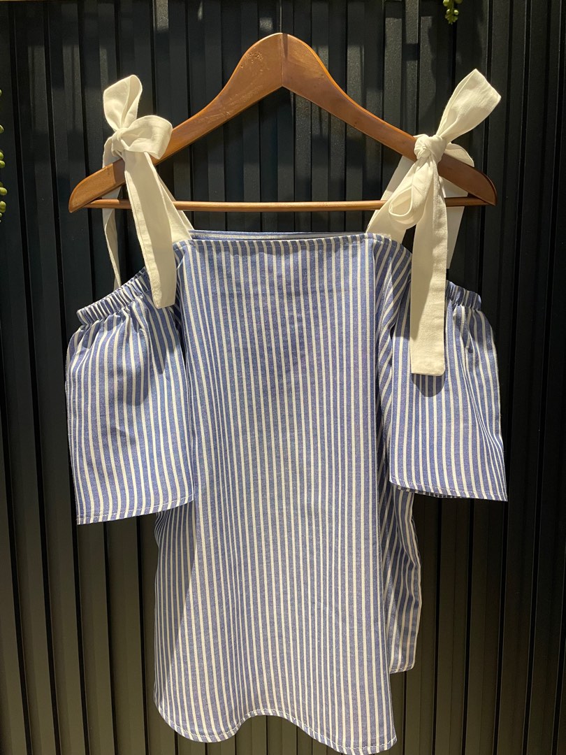 De Tres Top in Baby Blue