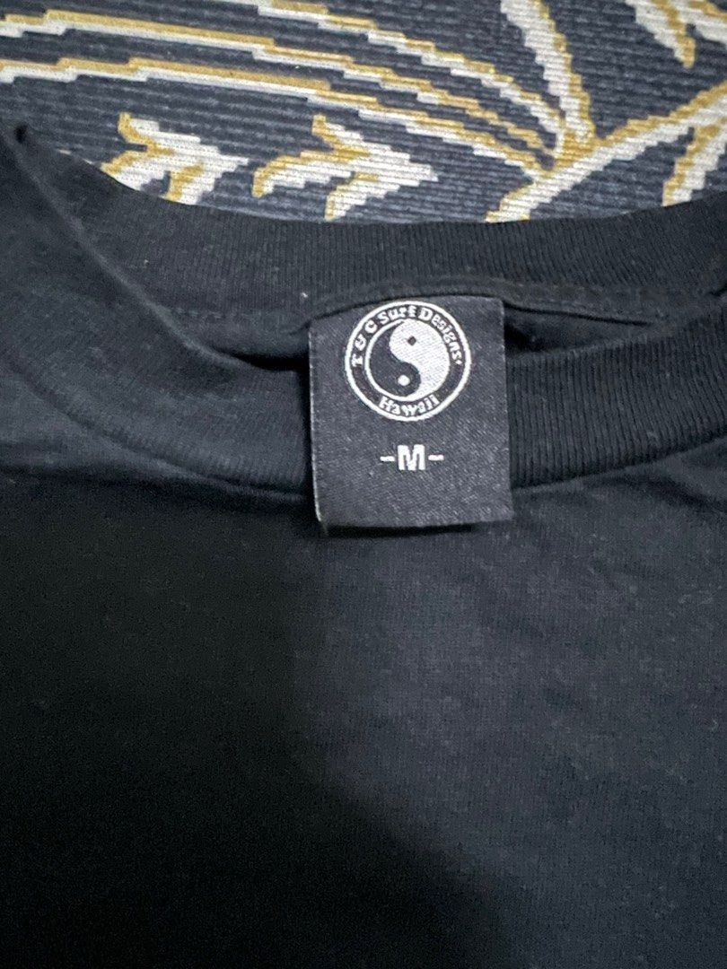 T&C TEE (Category: Activewear) located in Kuala Lumpur. Submitted by luyipreloved (Listing ID 1340831785, Image 3). Description: pit 19 labuh 25.