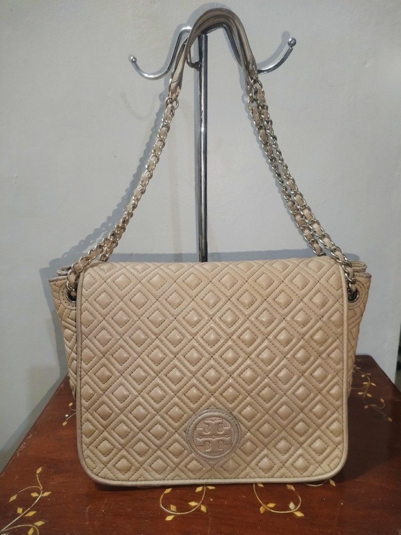 Tory Burch quilted shoulder/crossbody bag (Category: Luxury Bags & Wallets) located in Angeles City. Submitted by marlorkch-14478 (Listing ID 1340758463, Image 2). Description: Authentic Tory Burch Marion flap bag quilted leather Shoulder and crossbody Adjustable strap 2 slip pockets outside Pen marks on the inside flap(pictured) 👉Free Ferragamo shoes for this purchase👈.