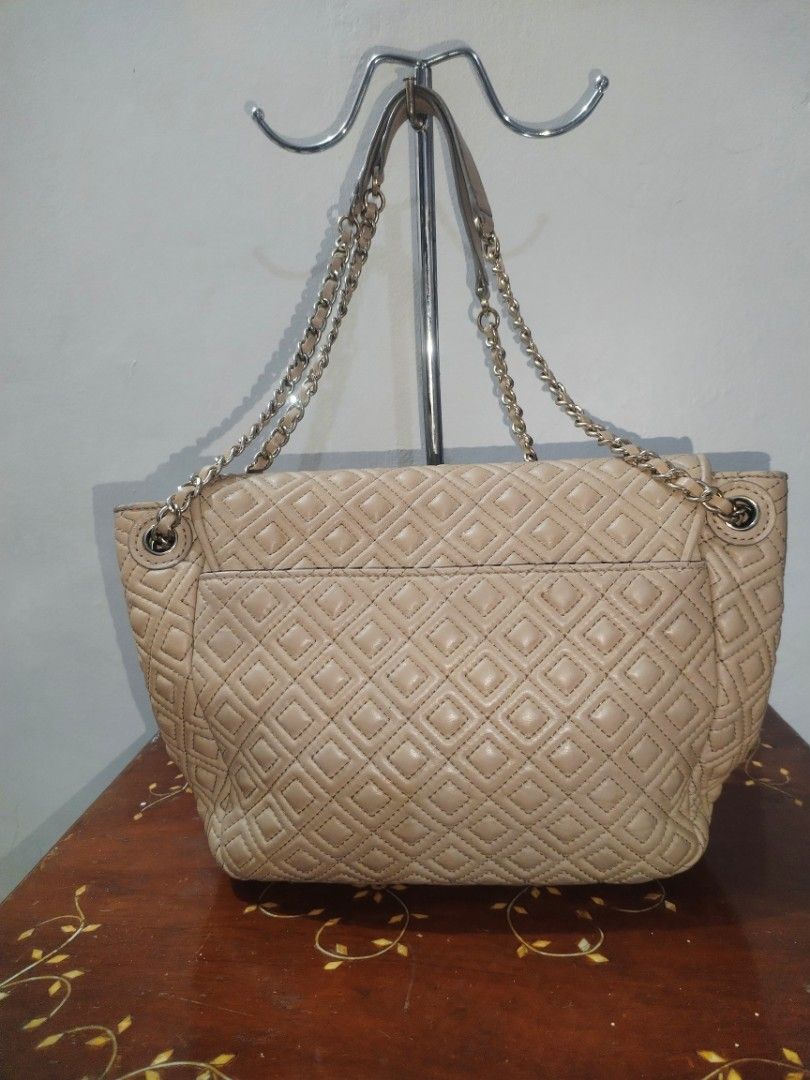 Tory Burch quilted shoulder/crossbody bag (Category: Luxury Bags & Wallets) located in Angeles City. Submitted by marlorkch-14478 (Listing ID 1340758463, Image 3). Description: Authentic Tory Burch Marion flap bag quilted leather Shoulder and crossbody Adjustable strap 2 slip pockets outside Pen marks on the inside flap(pictured) 👉Free Ferragamo shoes for this purchase👈.