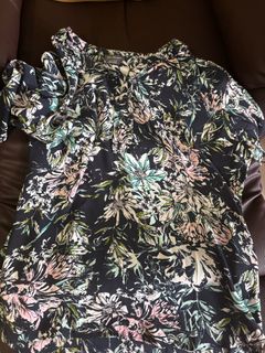 (Category: ) located in . Submitted by Thrifted (Listing ID 1340778308, Image 1). Description: .