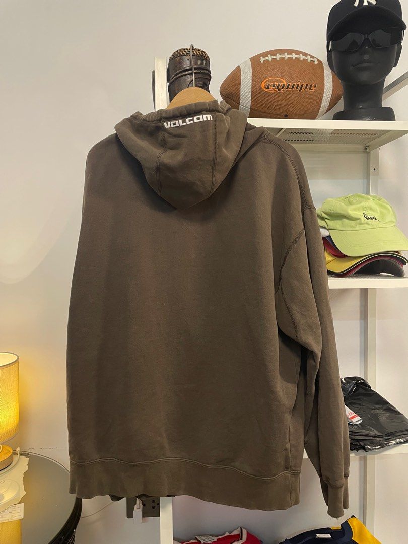 Vintage Volcom Full Zip Jacket (Category: Coats, Jackets and Outerwear) located in Muntinlupa City. Submitted by gratofinds (Listing ID 1340691915, Image 2). Description: Size: Medium Length 30” Width 25” Issues: no zipper, holes, and scuffs..