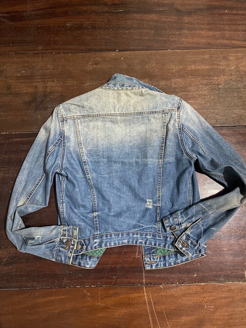 Zara women’s denim jacket (Category: Coats, Jackets and Outerwear) located in Makati City. Submitted by sweetsj (Listing ID 1340770193, Image 3). Description: Size Medium.
