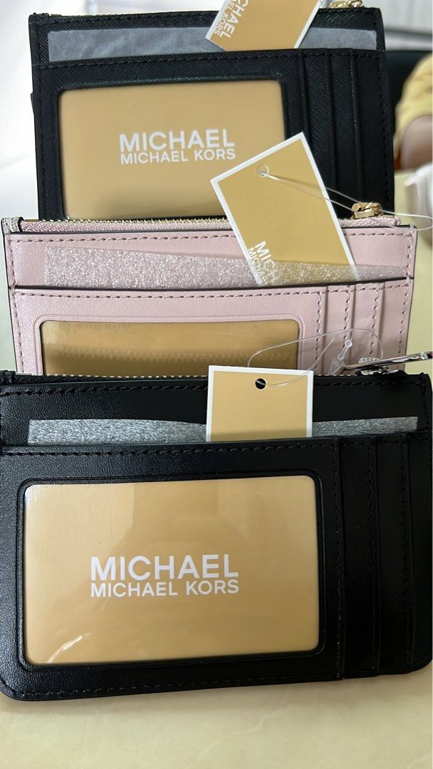 Michael kors wallet top with id window