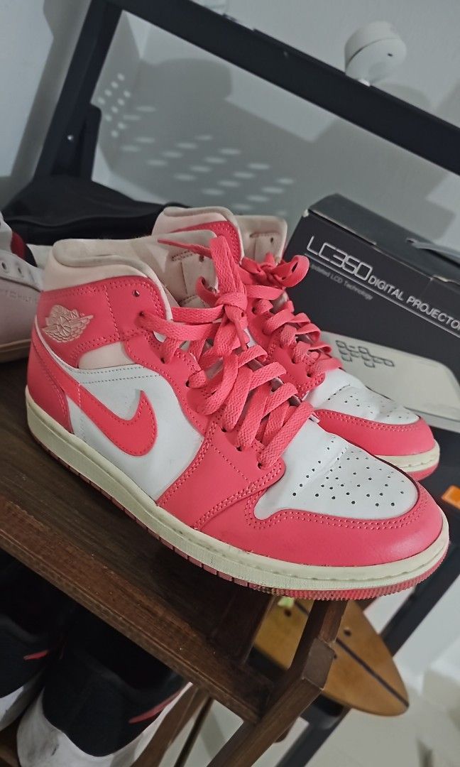 Air Jordan highcut pink