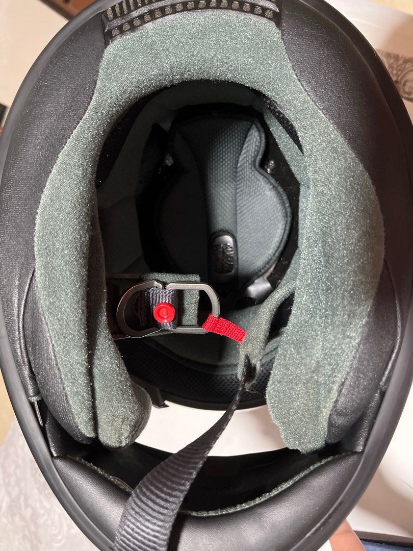 Arai helmet (Category: Motorcycle Apparel) located in Singapore. Submitted by ekonna (Listing ID 1283606970, Image 3). Description: Arai original helmet- Model:QUANTUM-J Color:Blast red Size:61.62cm(XL) Interior & exterior condition: 7-8/10 clear visor (use a few time by my wife) .