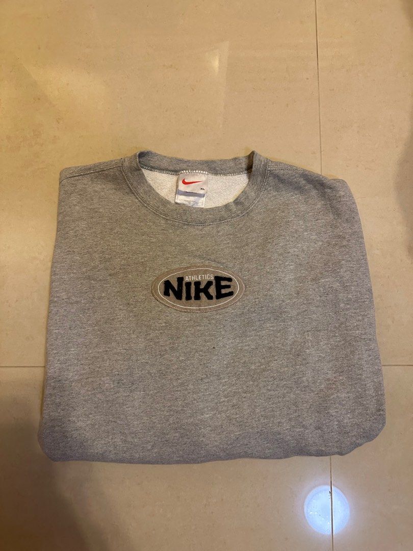Authentic Vintage Nike Sweatshirt Size XL （分類：衛衣）位於 Hong Kong。 由 arc824 提交（商品編號 1283610653，圖片 1）。簡介： Vintage nike logo sweatshirt crewneck Size XL Condition 9/10 。