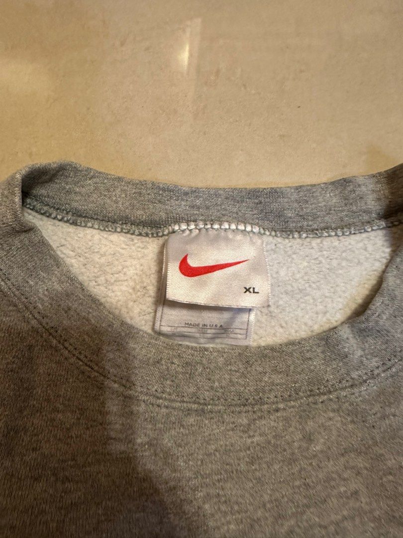Authentic Vintage Nike Sweatshirt Size XL （分類：衛衣）位於 Hong Kong。 由 arc824 提交（商品編號 1283610653，圖片 3）。簡介： Vintage nike logo sweatshirt crewneck Size XL Condition 9/10 。
