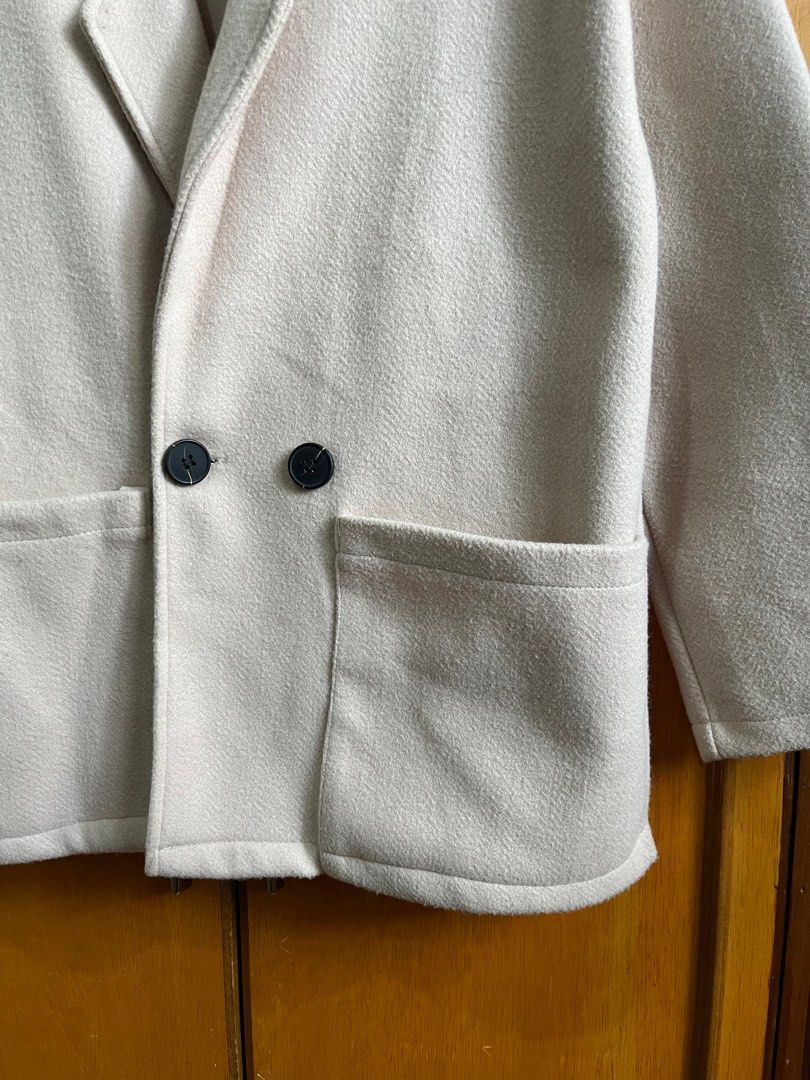 Beige Coat (Unisex) (Category: Coats, Jackets and Outerwear) located in San Mateo. Submitted by da3dalus (Listing ID 1283483583, Image 3). Description: Condition: 10/10 - no flaws — fits S-M body frames — thick fabric — great for office wear, outer wear — photo may not reflect actual color due to lighting — photo when worn may/may not be available upon request • Mode of Payment: GCash only • Shipping via Lalamove, GrabExpress, Angkas Padala, GoGo