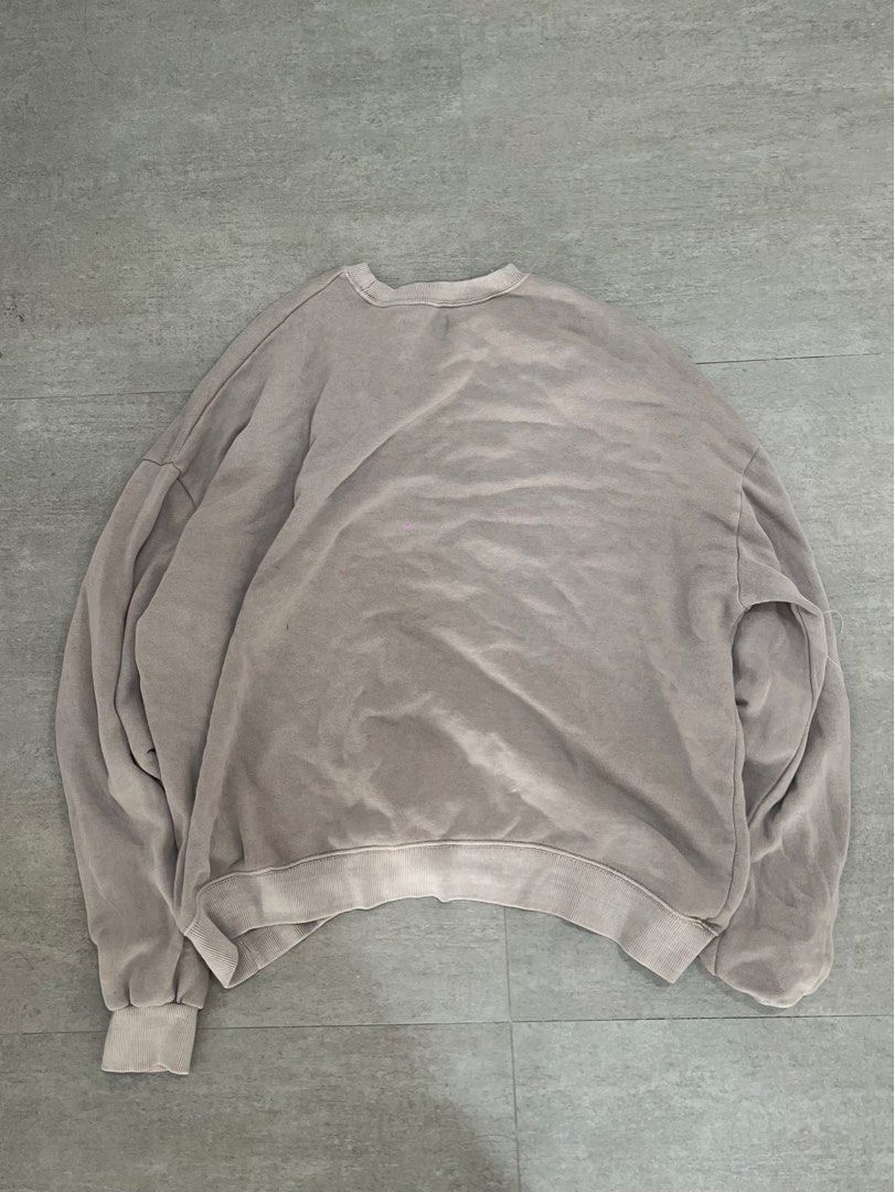 beige pullover (Category: Longsleeves) located in Singapore. Submitted by avocadows (Listing ID 1283474865, Image 2). Description: thin pullover, relaxed fit .
