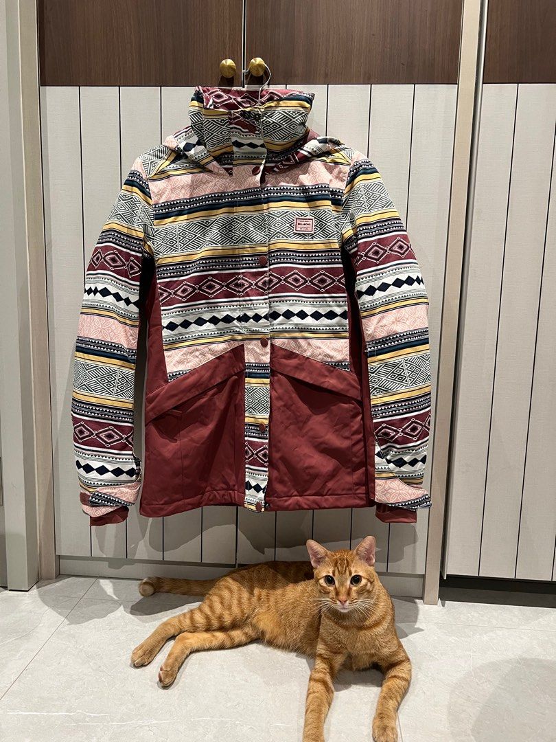 Billabong Snowboard Jacket Ladies Small Sports Equipment Other Sports Equipment and Supplies on Carousell