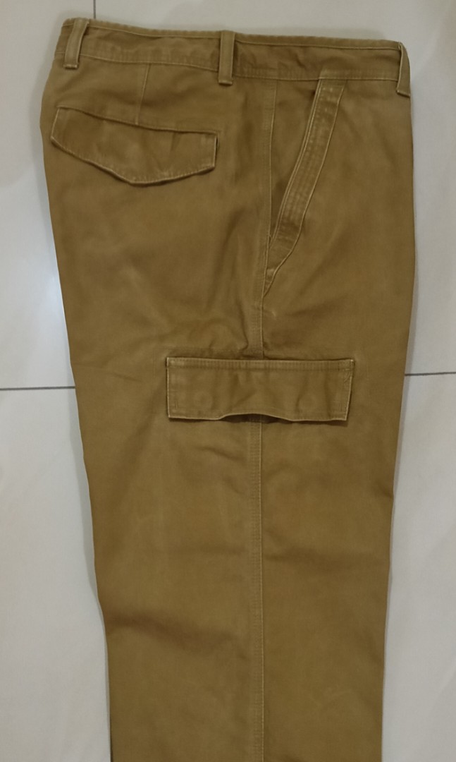 ROUNDTREE & YORKE Cargo, Men's Fashion, Bottoms, Chinos on Carousell