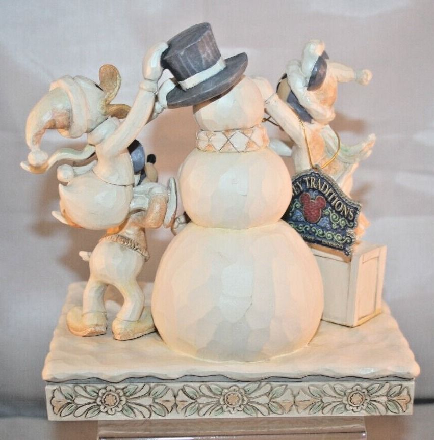 Disney Traditions / Jim Shore figurine - Mickey & Friends White Woodland Frosty  Friendship 迪士尼收藏, 興趣及遊戲, 玩具& 遊戲類- Carousell