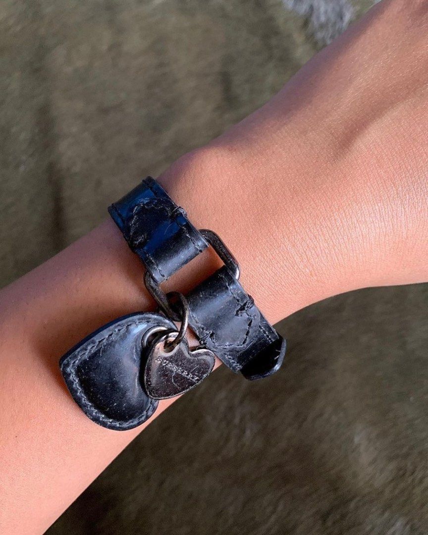 Gelang Kulit Burberry Vintage Leather Burberry Charm Bracelet