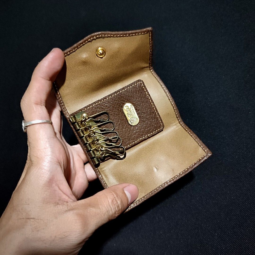 Gucci Key Holder (Category: Luxury Bags & Wallets) located in Taytay. Submitted by highendmnl (Listing ID 1283466372, Image 3). Description: Gucci Key Holder Excellent condition P2499 only Authentic PM me.