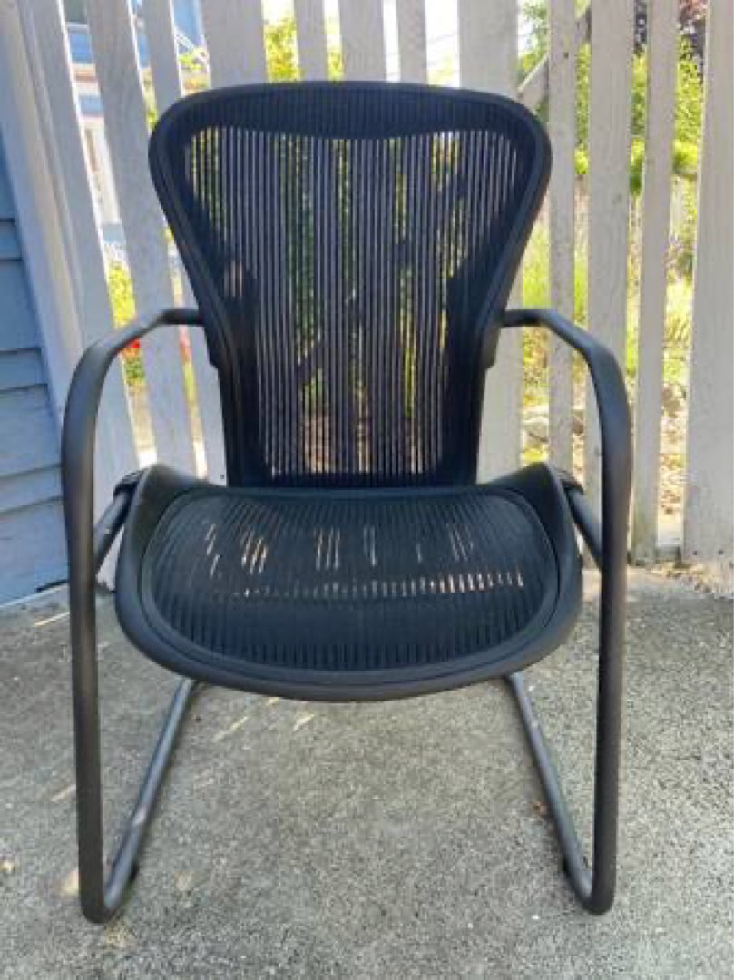 Aeron side sale chair