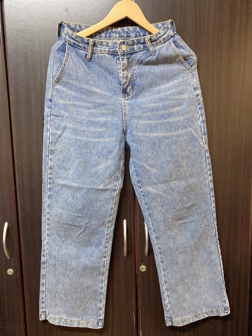 High Rise Wide Leg Jeans (Category: Jeans) located in Del Monte. Submitted by adela1de (Listing ID 1283625495, Image 1). Description: 26-27.