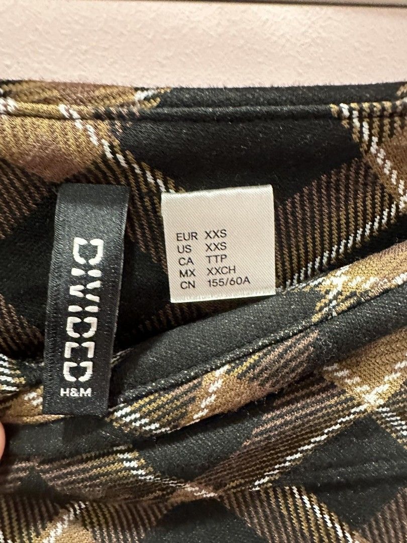H&M bandage skirt brown (Category: Skirts) located in Quezon City. Submitted by declattering. (Listing ID 1283440930, Image 2). Description: H&M bandage skirt brown.